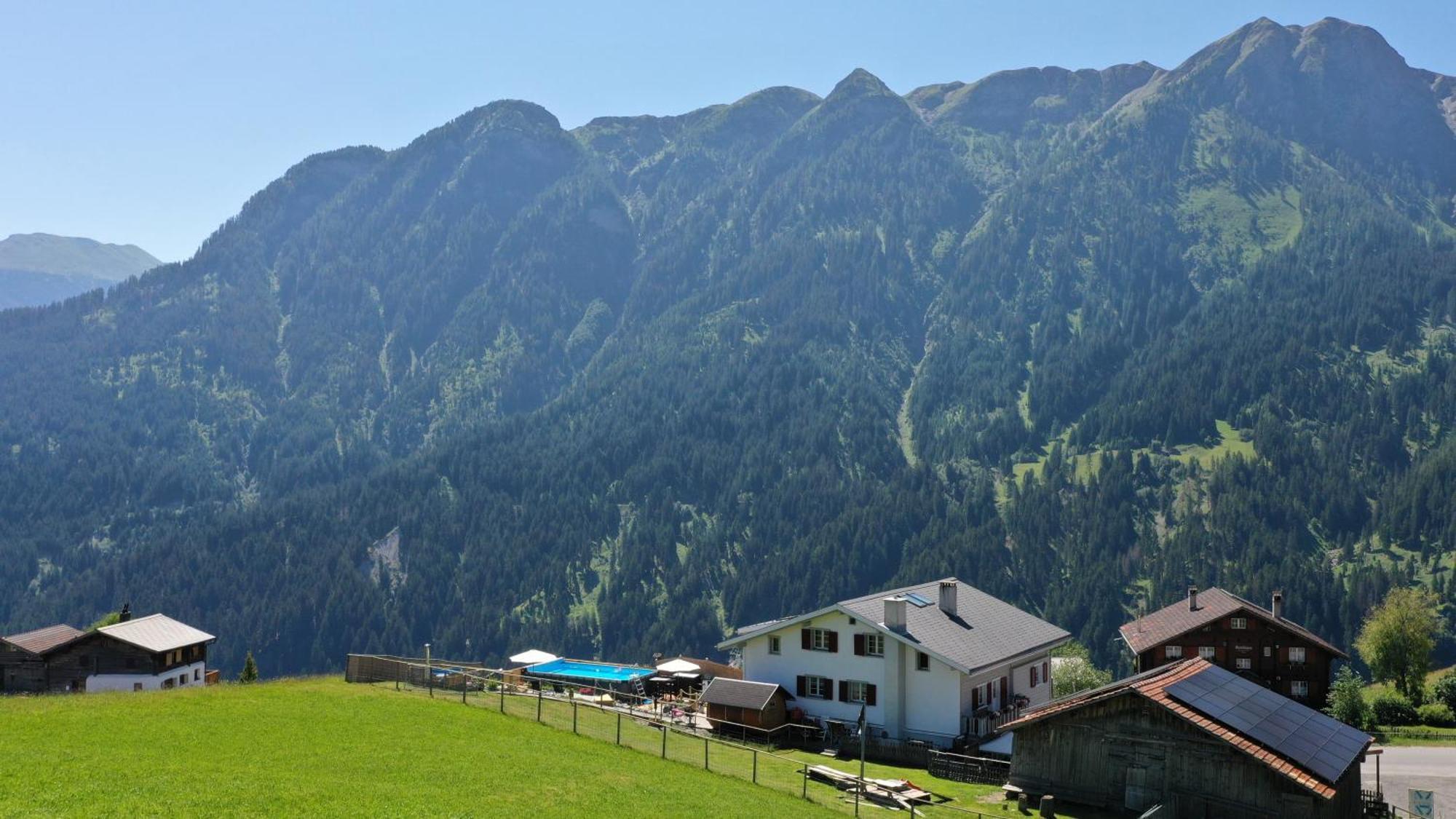 Gasthaus Alpina Tschappina Eksteriør bilde
