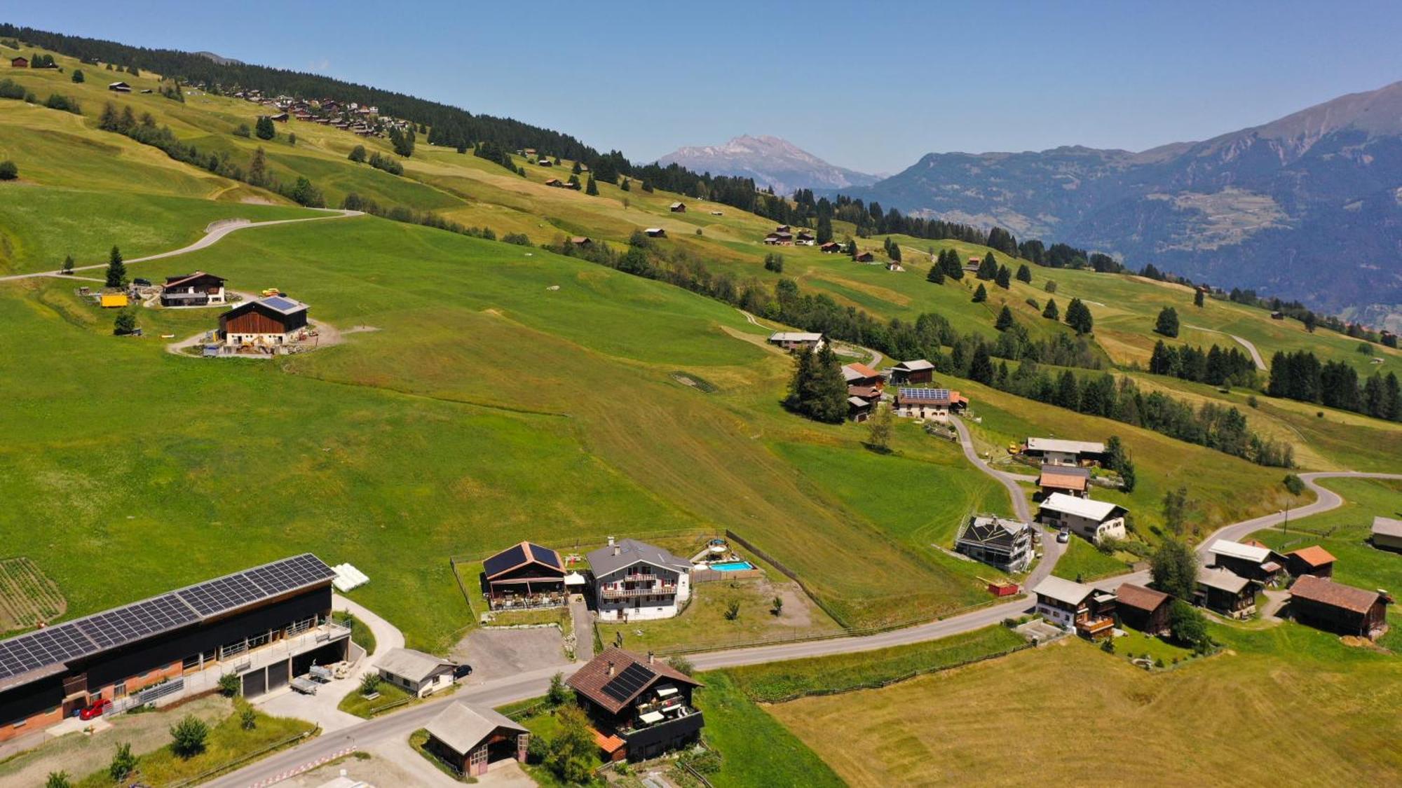 Gasthaus Alpina Tschappina Eksteriør bilde