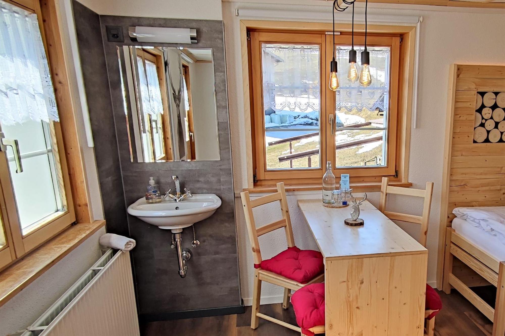 Gasthaus Alpina Tschappina Rom bilde
